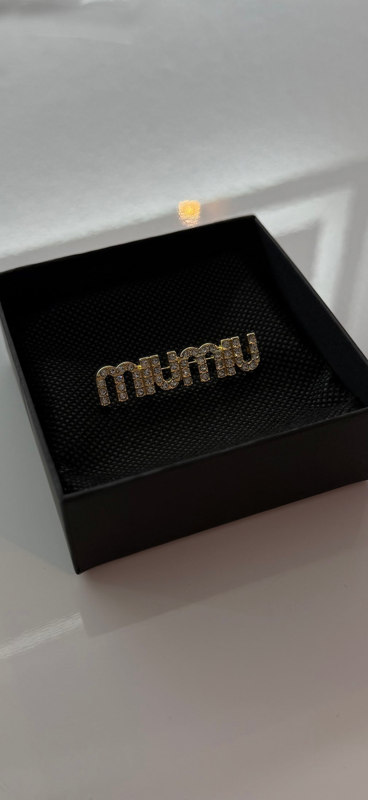 Broche dorée & strass