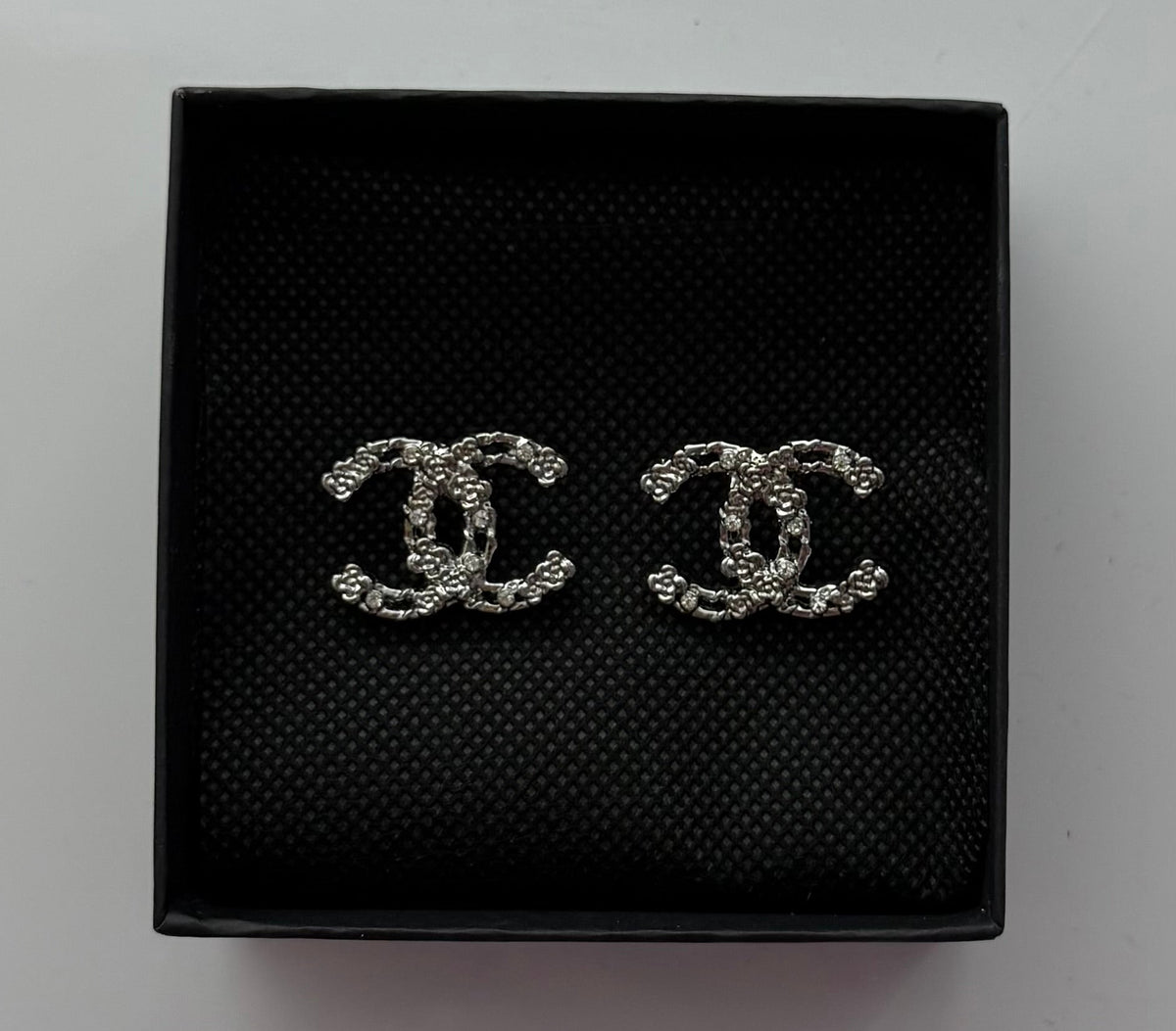 Boucle d’oreille argentée