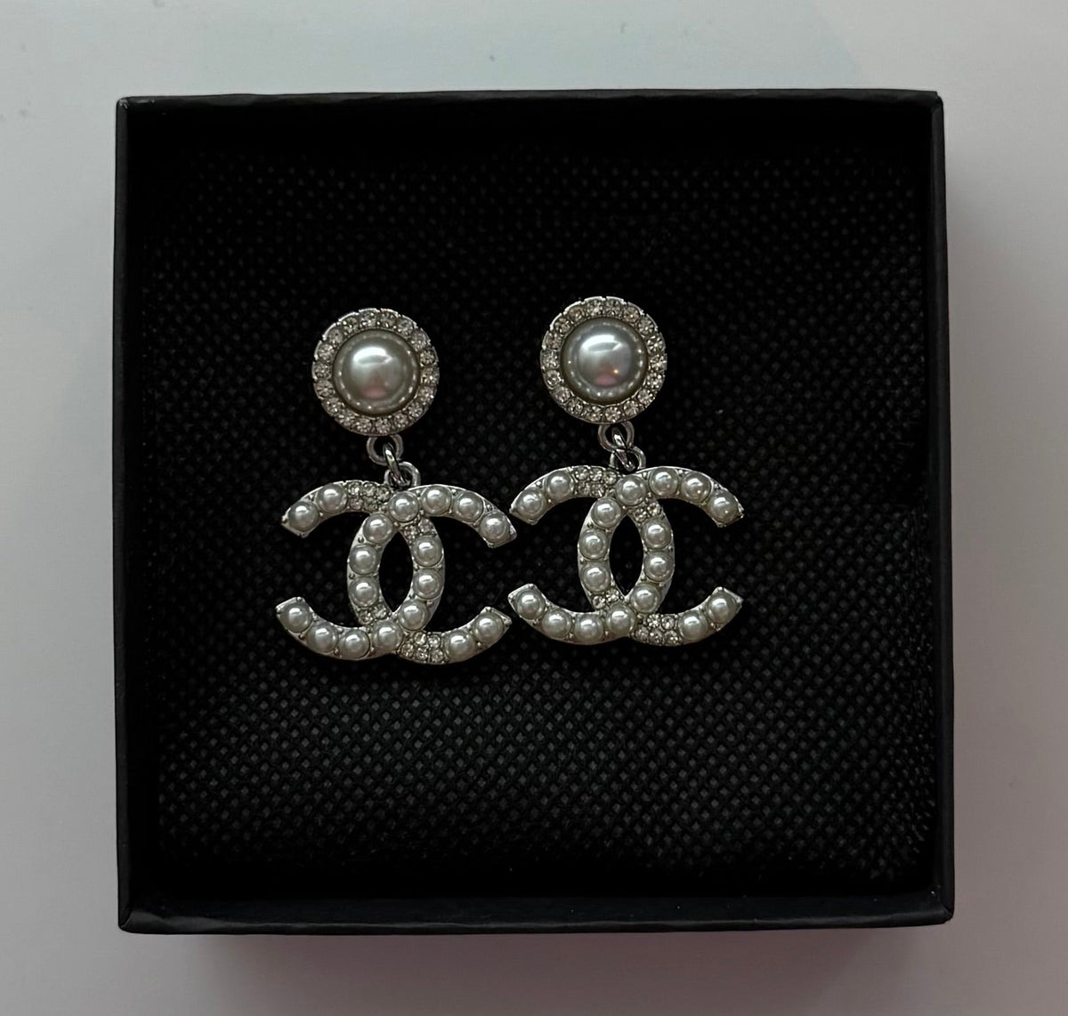 Boucle d’oreille argenté & perlée