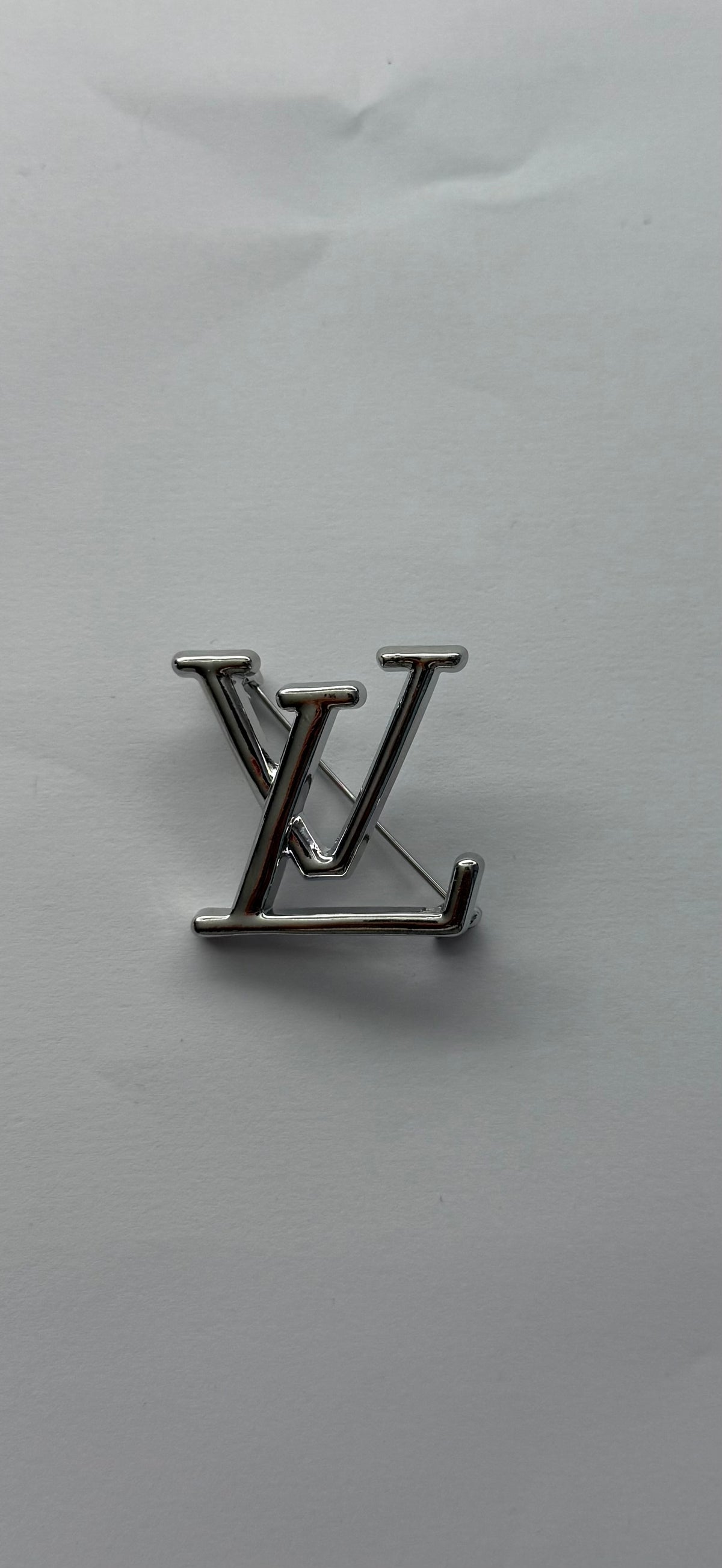 Broche LV
