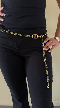 Ceinture chaîne dorée à pendentif